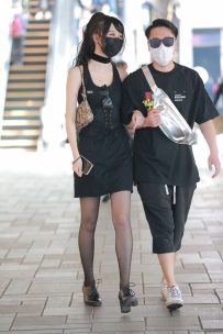 【精选街拍】Vol.3357 气质黑色吊带裙 [54P-599MB]