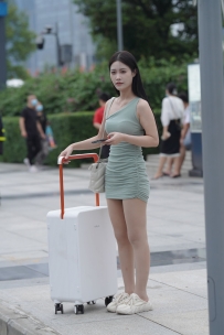 【精选街拍】Vol.3712 甜美小白鞋修身裙 [56P-827MB]