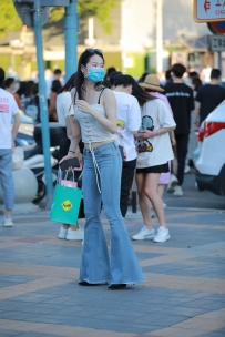 【精选街拍】Vol.2864 喇叭牛仔裤美女 [108P+3V-2.82GB]