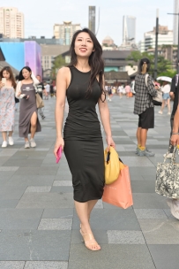 【精选街拍】Vol.2902 黑色修身长裙 [425P+1V-5.81GB]